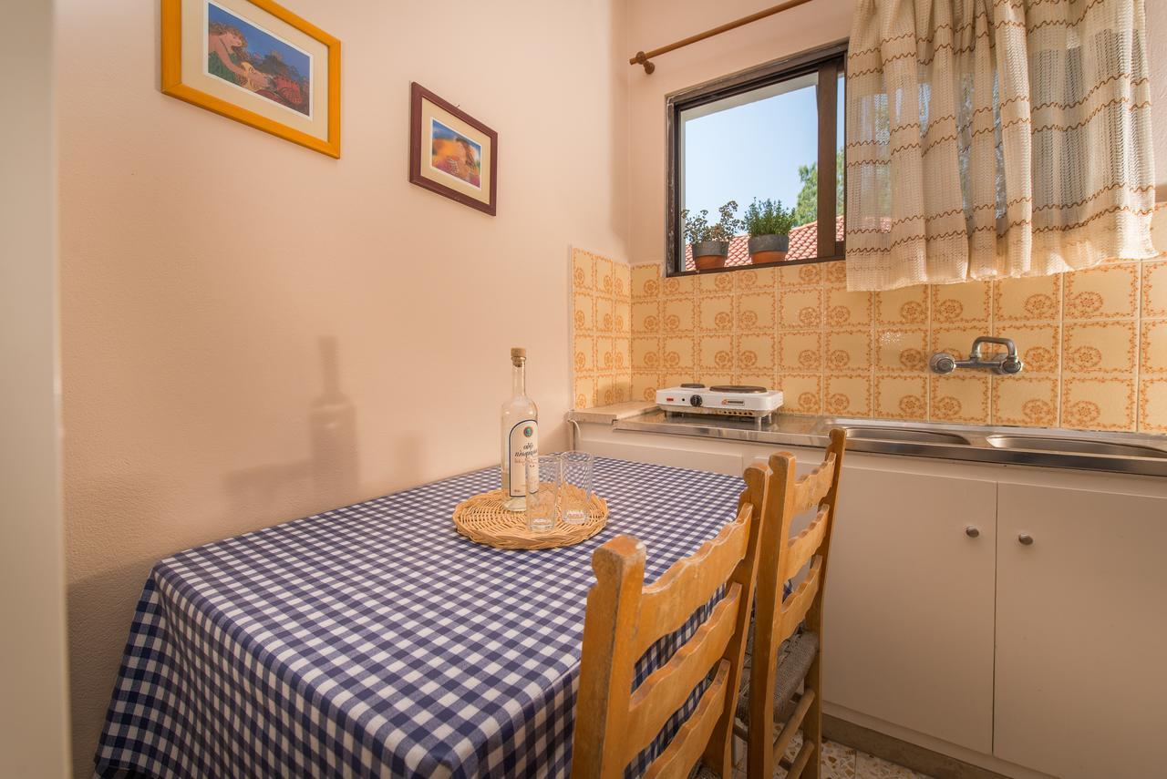 Helen & Theo Apartment ลากานาส ภายนอก รูปภาพ